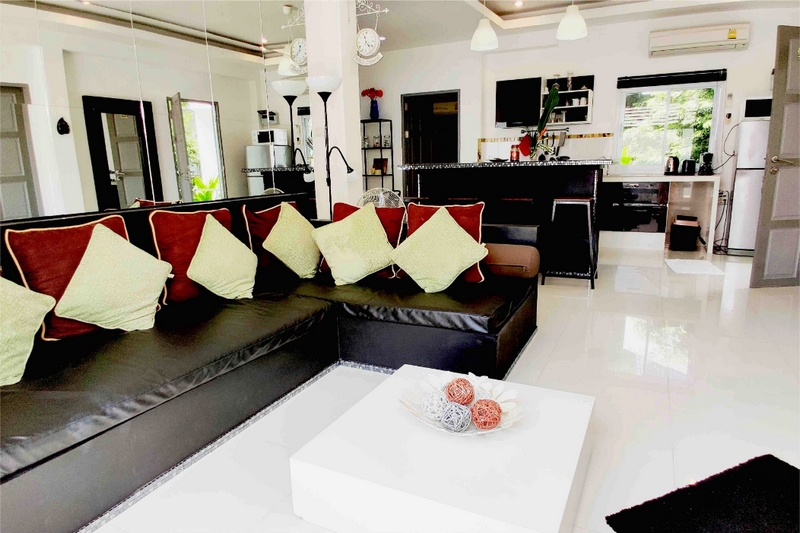 living-room-on-large-terrace-with-seating-very-comfortable-chaweng-koh-samui